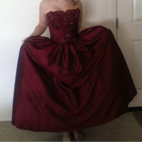 ellen usa Dresses & Skirts - Wine red strapless sweetheart neckline ball gown prom dress with beaded bodice